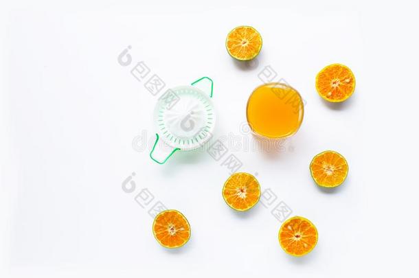 柑橘属果树桔子榨汁器和桔子s向白色的