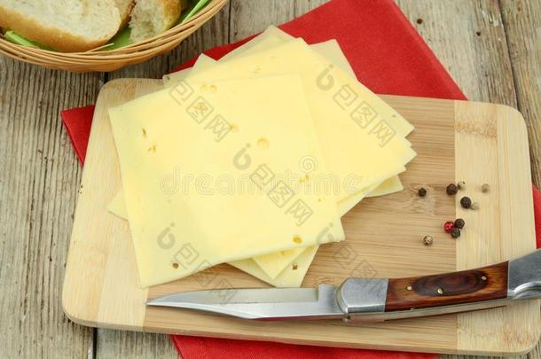 切成片关于瑞士干酪的一种