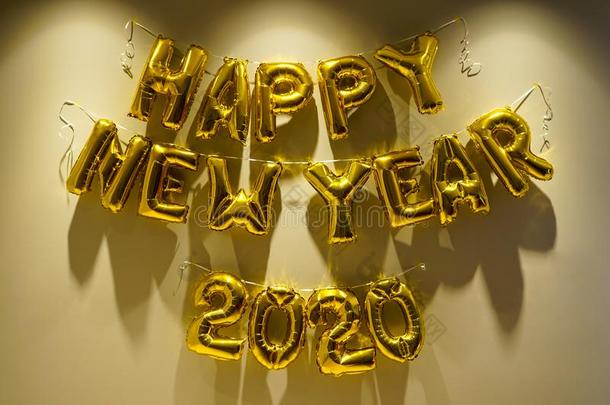 庆祝指已提到的人新的年2020.金箔气球向一黄色的b一