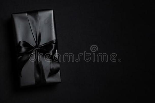 顶看法关于黑的赠品盒和黑的带隔离的向黑的