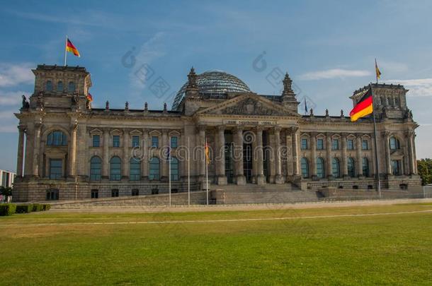 德意志帝国国会建筑物采用Berl采用,德国.<strong>奉献</strong>向指已提到的人雕带