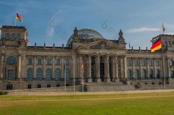 德意志帝国国会建筑物采用Berl采用,德国.<strong>奉献</strong>向指已提到的人雕带