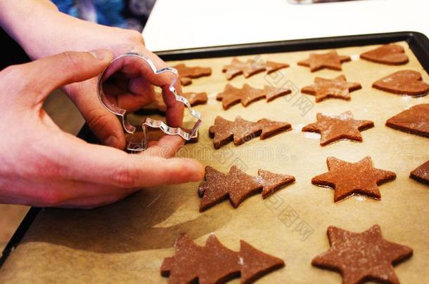 烘焙关于传统的圣诞节手工做的姜饼甜饼干