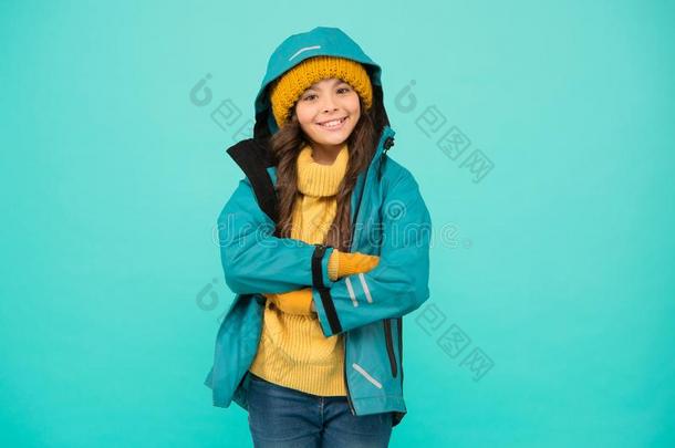 最好的假日.幸福的女孩带风帽的厚茄克短上衣.冬假日s.愈合