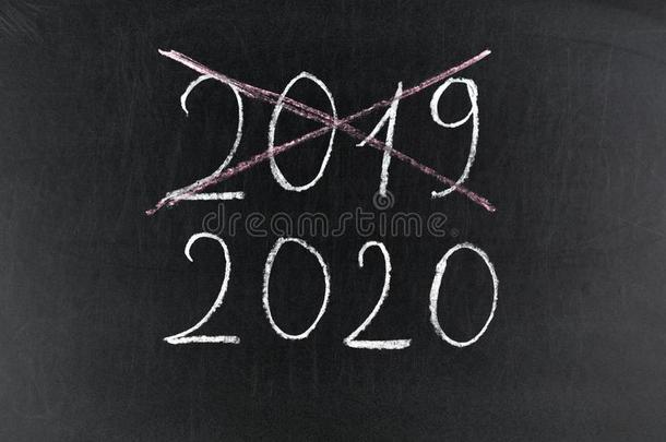 幸福的新的年2020.黑板和2020,十字的2019和h和