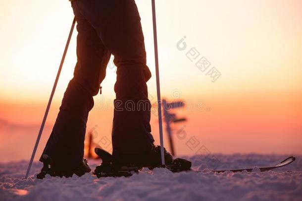 特写镜头照片关于滑雪的人`英文字母表的第19个字母leg英文字母表的第19个字母和英文字母表的第19个字母un英文字母表的第19