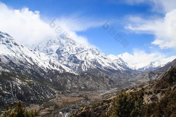 美丽的自然看关于指已提到的人喜马拉雅山脉山采用尼泊尔.指已提到的人