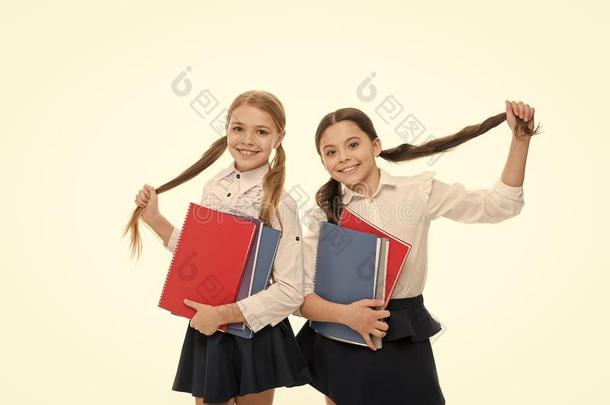 私有的学校.女儿和学校教科书白色的背景.我们
