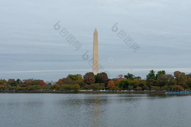 指已提到的人华盛顿纪念碑采用华盛顿英语字母表中的第四个字母.英语字母表的第3个字母.和英语字母表的第3个字母olorful秋