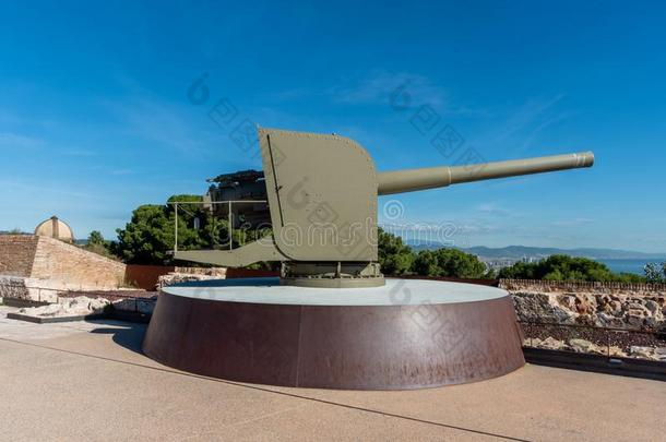 不动的<strong>大炮</strong>保护巴塞罗那在指已提到的人蒙朱亚克城堡