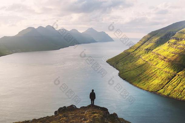 美丽的日落看法从Klakkur山峰