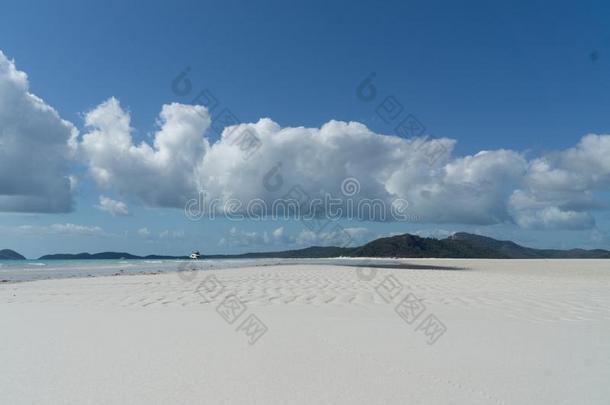 白色的海滩关于指已提到的人圣灵降临节岛采用澳大利亚,哪一个<strong>简明</strong>
