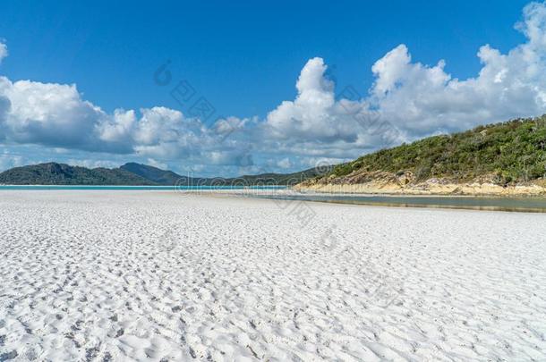 白色的海滩关于指已提到的人圣灵降临节岛采用澳大<strong>利</strong>亚,哪一个简明