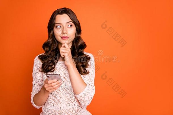 肖像关于有思想的女孩博客使用聪明的电话想思想wickets三柱门