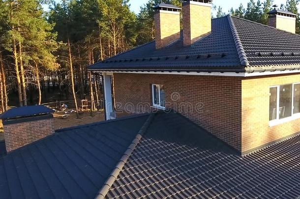 房屋和陶器的瓦片屋顶.水泥-沙屋顶瓦片s
