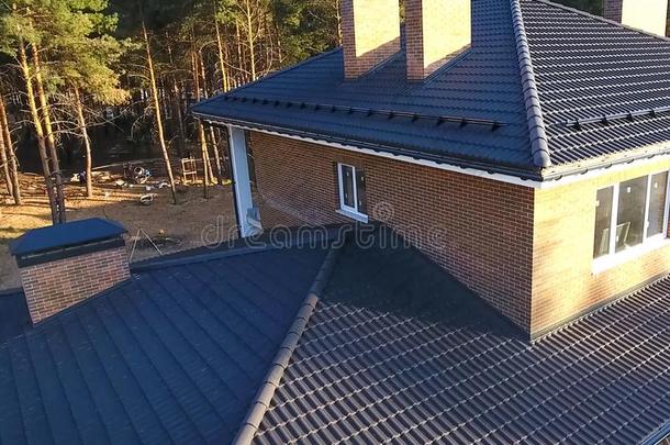 房屋和陶器的瓦片屋顶.水泥-沙屋顶瓦片s