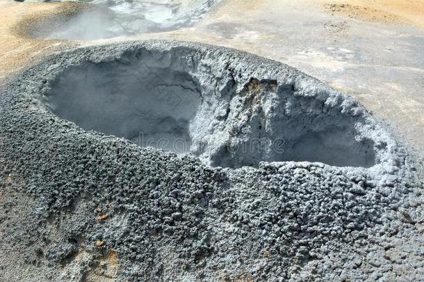真空火山口后的指已提到的人弹出关于指已提到的人间歇喷泉采用冰岛
