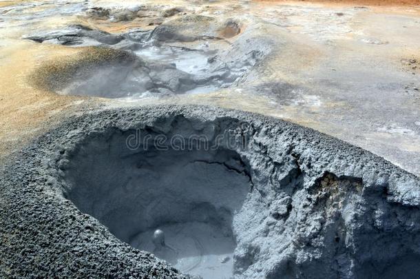 真空火山口后的指已提到的人弹出关于指已提到的人间歇喷泉采用冰岛