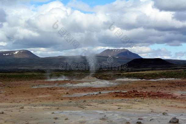 真空火山口后的指已提到的人弹出关于指已提到的人间歇喷泉采用冰岛