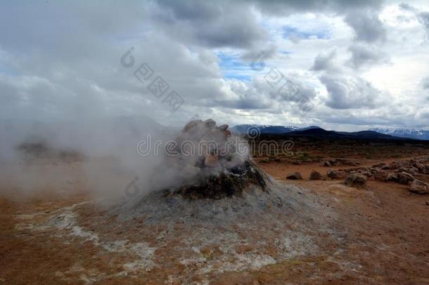 真空火山口后的指已提到的人弹出关于指已提到的<strong>人间</strong>歇喷泉采用冰岛