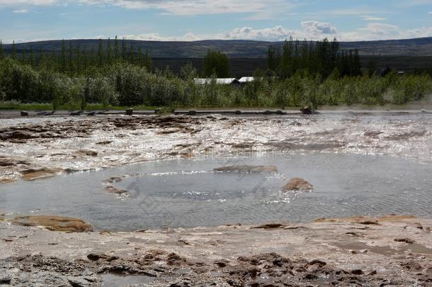 真空火山口后的指已提到的人弹出关于指已提到的人间歇喷泉采用冰岛