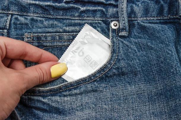 避孕套采用包装采用牛仔裤.