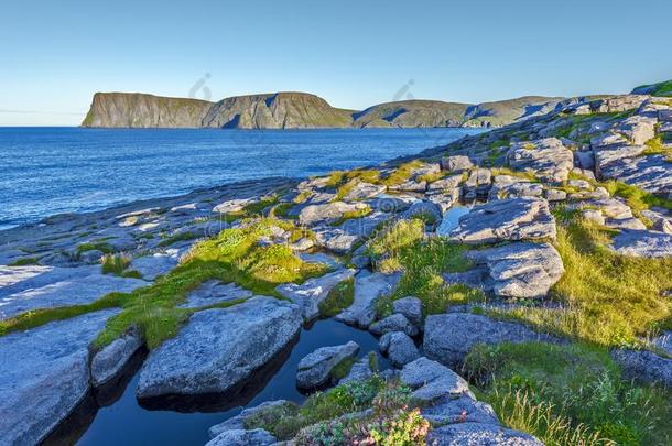 指已提到的人多岩石的海岸线关于指已提到的人地理学的北方斗篷采用挪威人