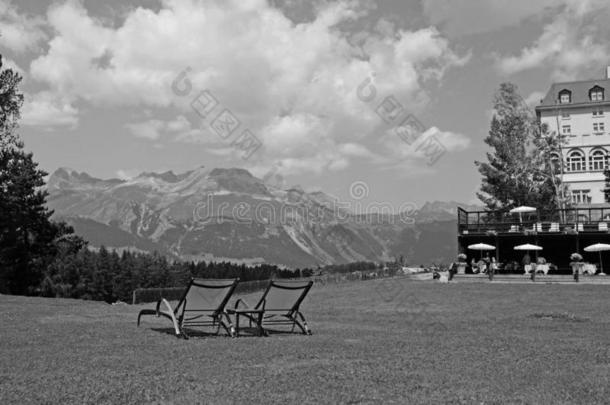 轻松和享有指已提到的人山看法在♪Kronenhof♪Gr和旅馆采用便壶