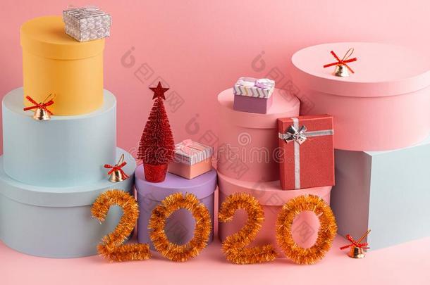 幸福的新的年2020!美丽的节日的艺术向粉红色的背景