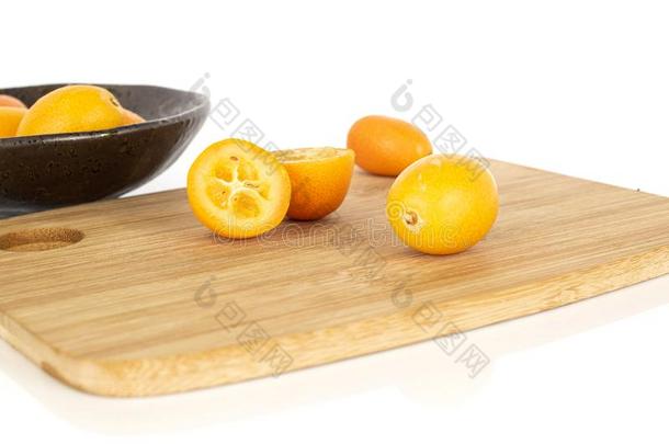 美味的桔子金橘隔离的向白色的