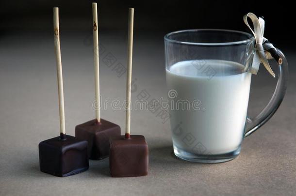 巧克力立方形的东西向一粘贴和奶杯子一nd一rom一ticcoco一一nd