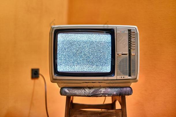 老的television电视机不信号