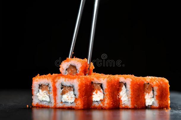 日本人和亚洲人烹饪寿司放置名册和新鲜的组成部分