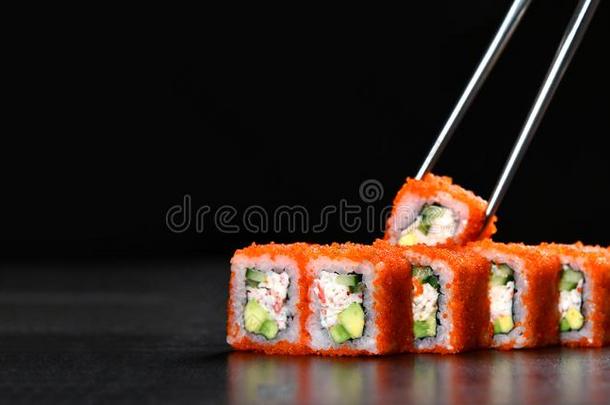 日本人和亚洲人烹饪寿司放置名册和新鲜的组成部分
