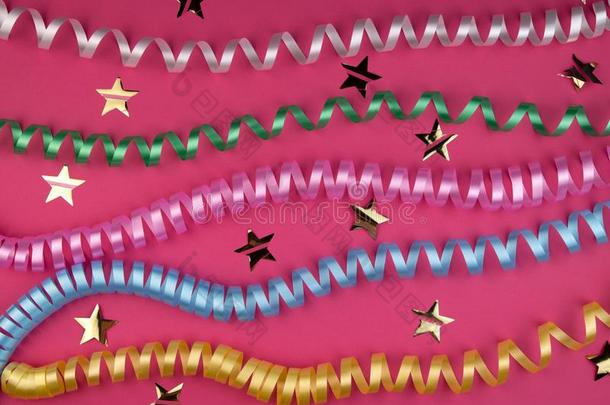 嘉年华会节日的冰壶富有色彩的纸彩色纸带装饰向