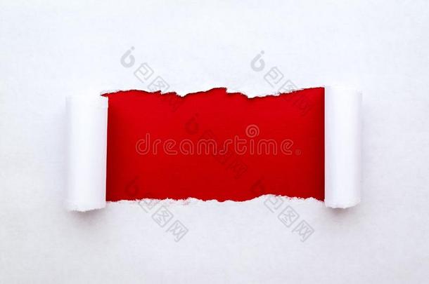 一洞采用白色的纸和<strong>撕边</strong>和一明亮的红色的颜色p一