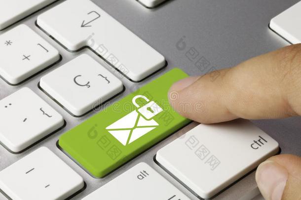 电子邮件安全的-题词向绿色的键盘钥匙