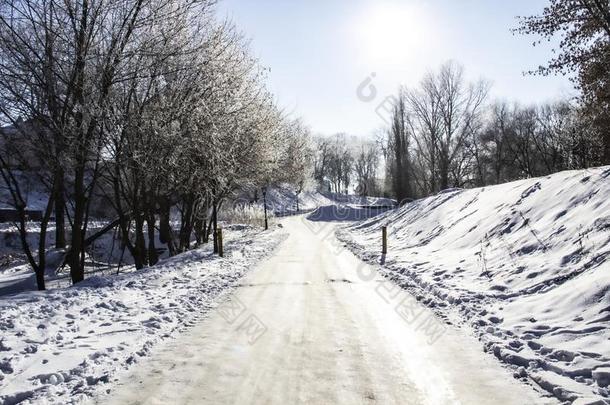 一下雪的道路.<strong>一路</strong>采用指已提到的人树.W采用ter背景.一maz采用gw采用t