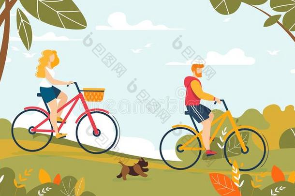男人和女人对骑马自行车采用森林