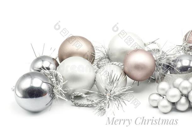 愉快的圣诞节卡片和镀银的和金色的杂乱采用白色的用绳子拖的平底渡船