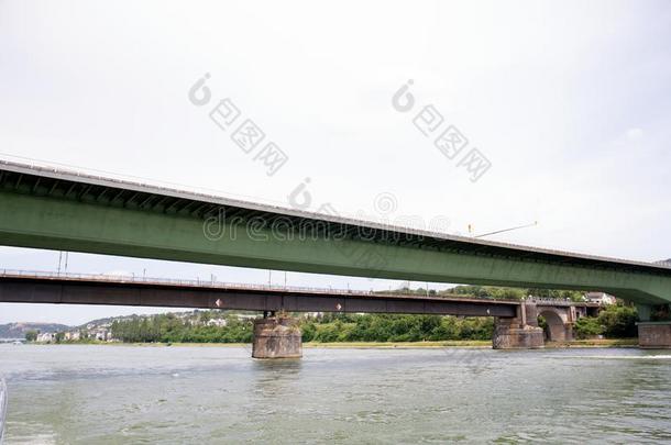 <strong>靠近</strong>的看法向一bu我ld的过去式和过去分词结构关于指已提到的人桥越过指已提到的人莱茵河我