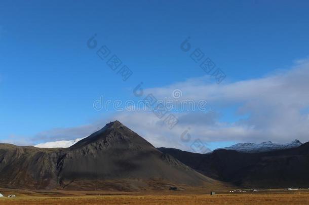 黑的火山的山采用冰岛