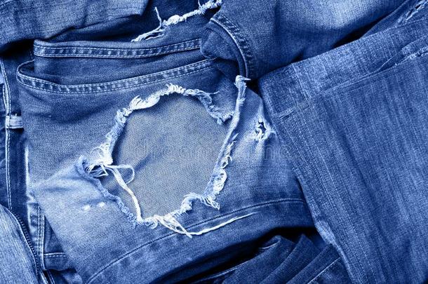 宏指令质地关于牛仔裤洞和线有色的采用典型的蓝色