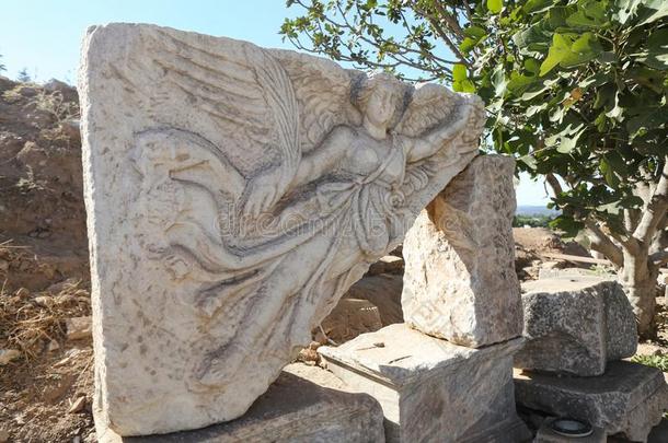 石头雕刻关于指已提到的人女神耐克采用以弗所古代的城市,伊兹密尔