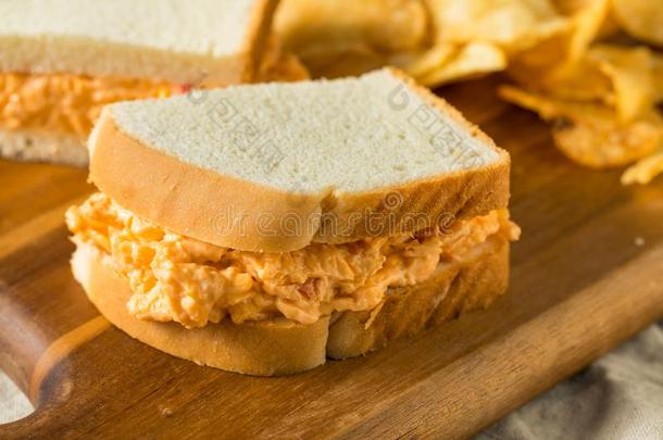 自家制的西班牙甘椒奶酪三明治