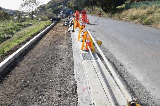 安装建筑物关于大街排水沟向指已提到的人路