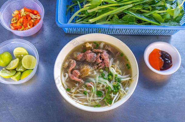 越南人photographer摄影师面条汤serve的过去式和蔬菜和豆萌芽