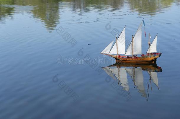大型帆船小船