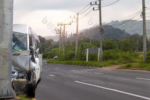 汽车<strong>碰撞</strong>.前面关于先锋<strong>碰撞</strong>和电的极点一ux.用以构成完成式及完成式的不定式被损坏的一