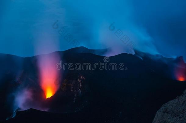 火山边缘<strong>之恋</strong>积极的火山